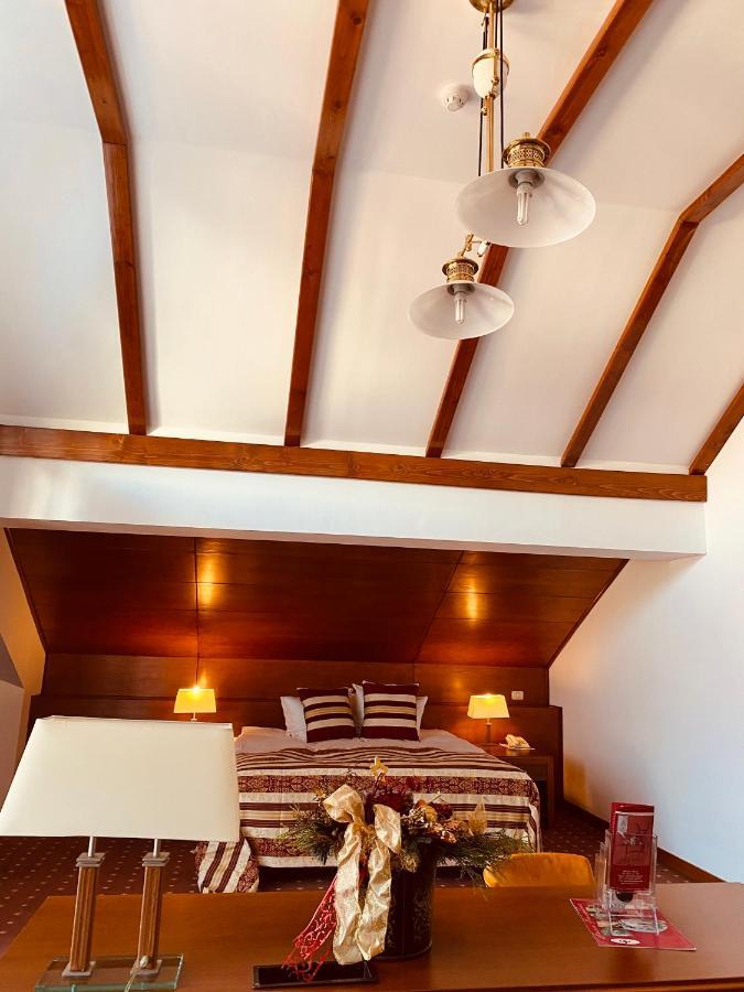 Hotel Casa Jasmine Braşov Esterno foto
